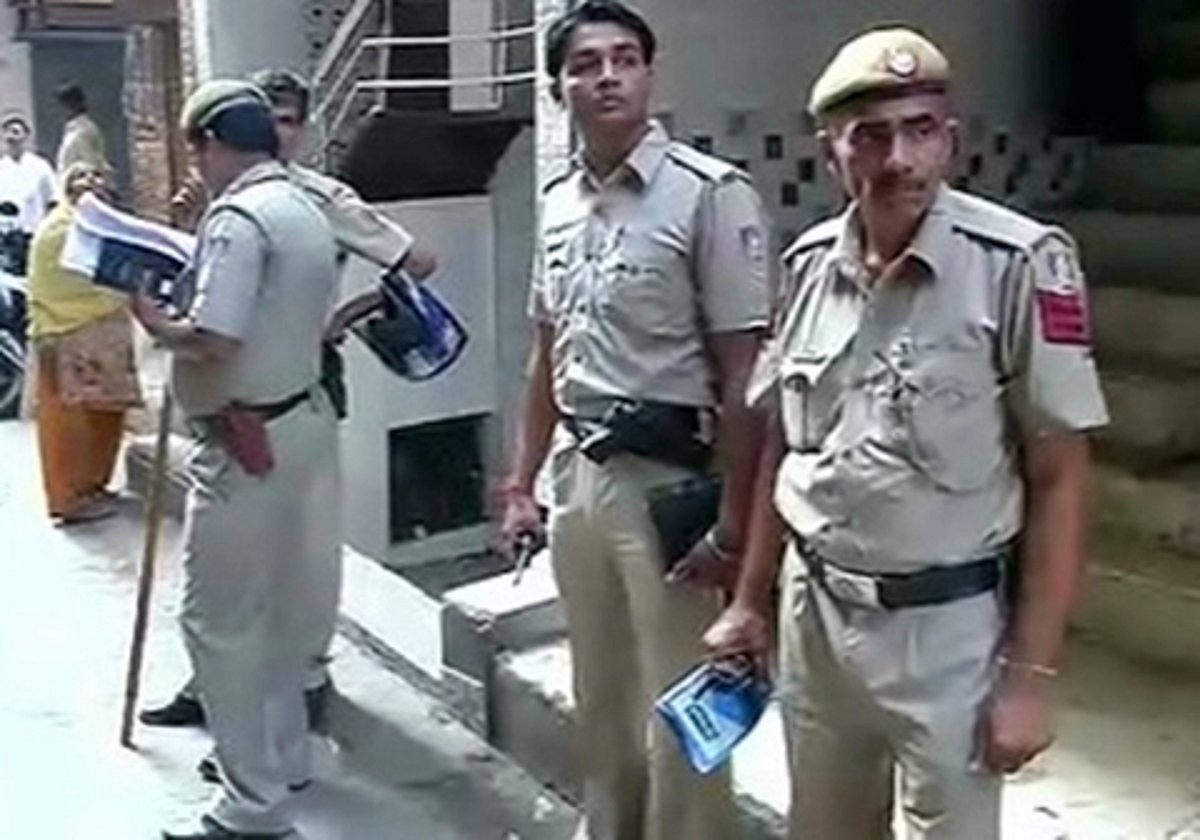 தில்லியில் 2 குழந்தைகள் உள்பட தாய் மர்மக் கொலை: வீட்டு உரிமையாளர் மீது சந்தேகிப்பதாக கணவர் புகார்